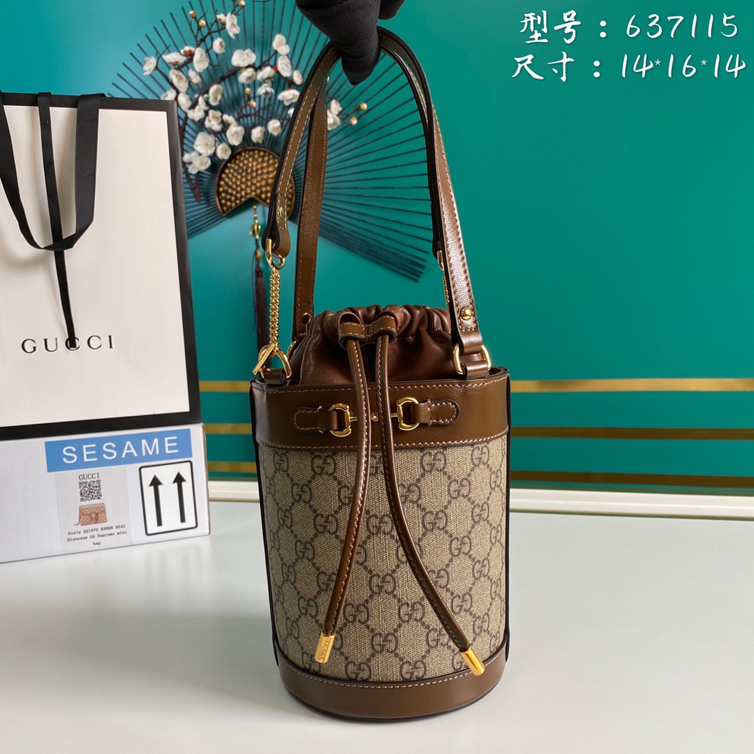 Gvc*1 Horsebit shoulder bag