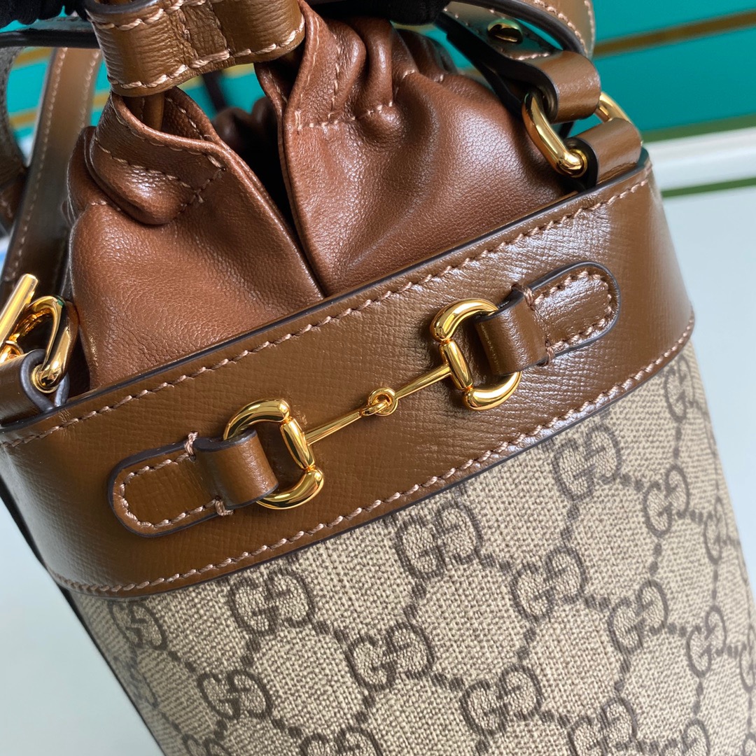 Gvc*1 Horsebit shoulder bag