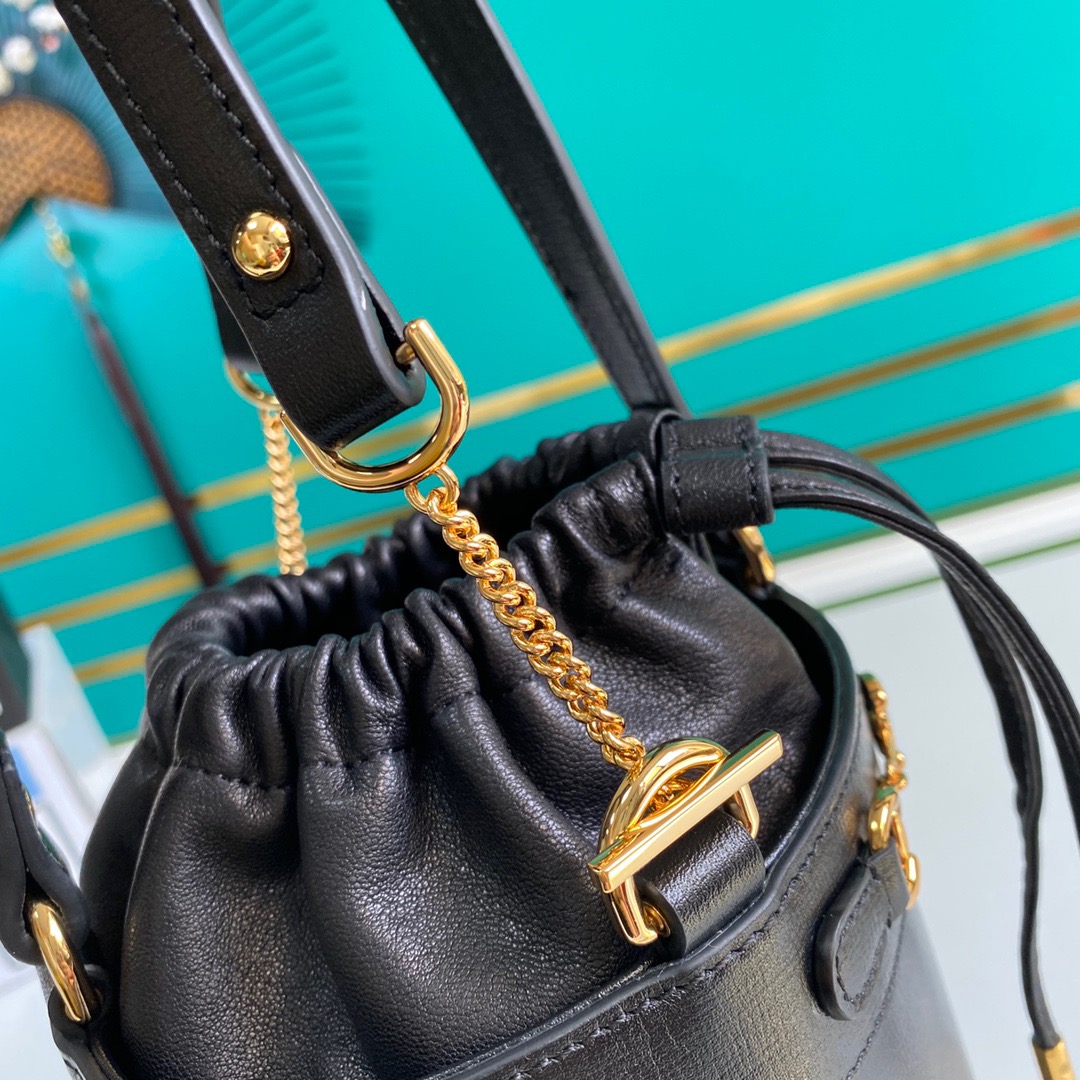 Gvc*1 Horsebit shoulder bag 001