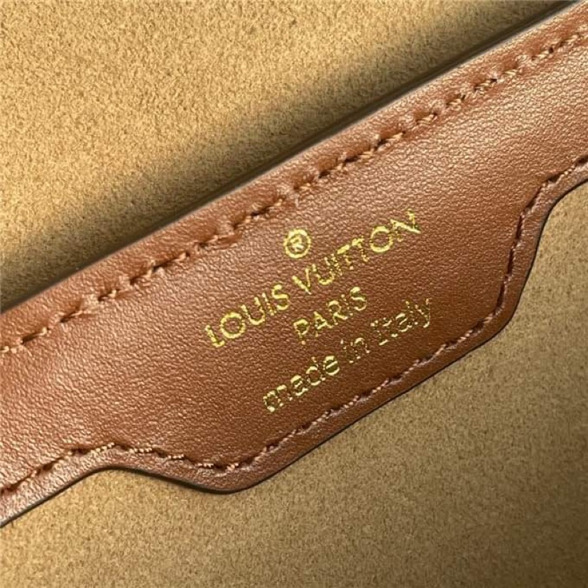 L0vis Vvtt0n PAPILLON TRUNK M57835