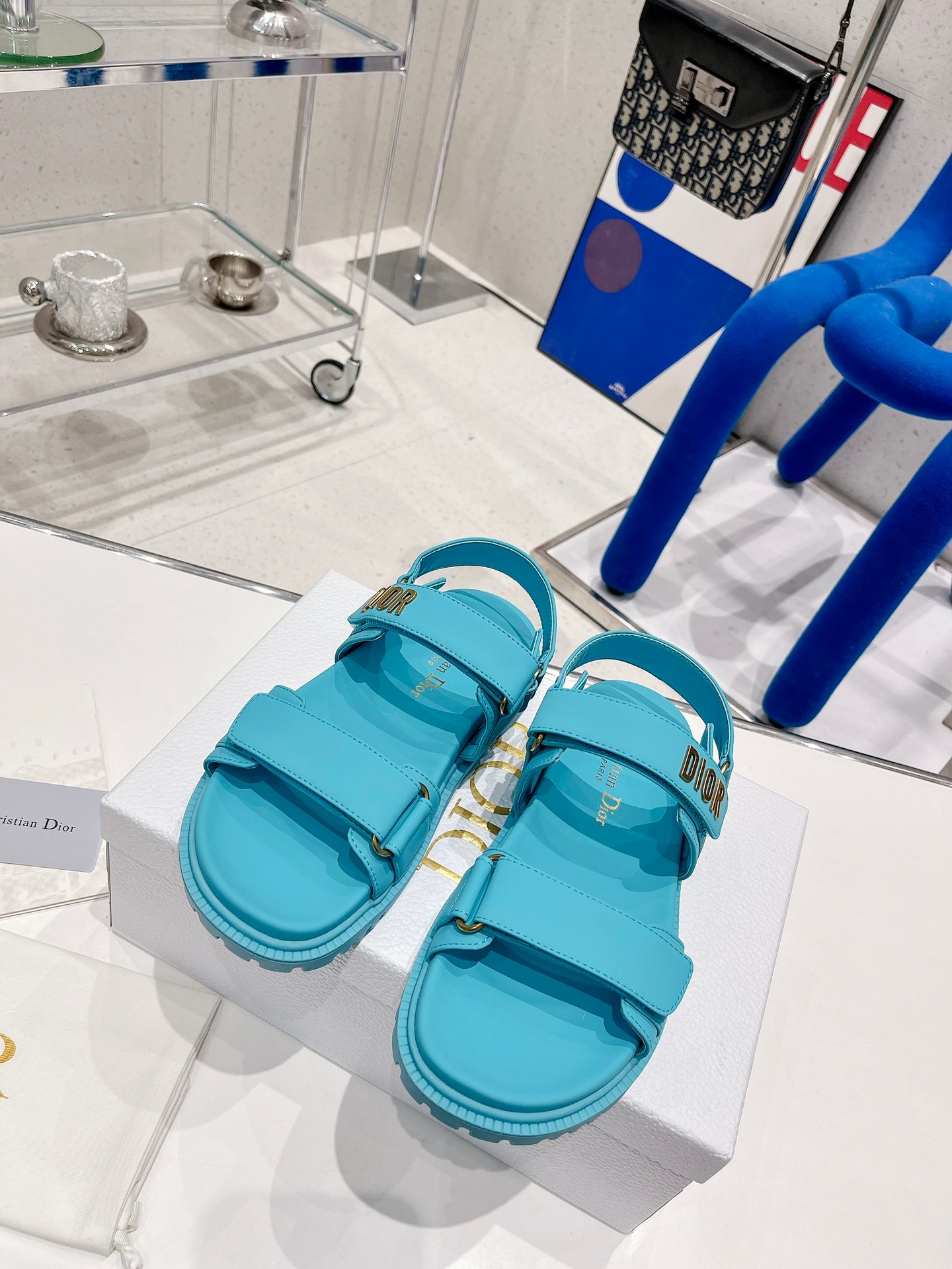 D10r sandals