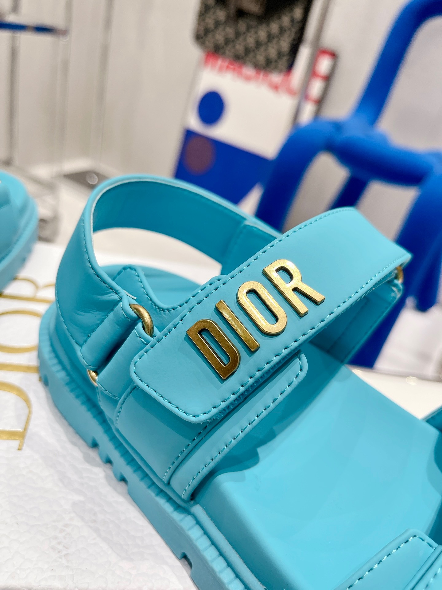 D10r sandals
