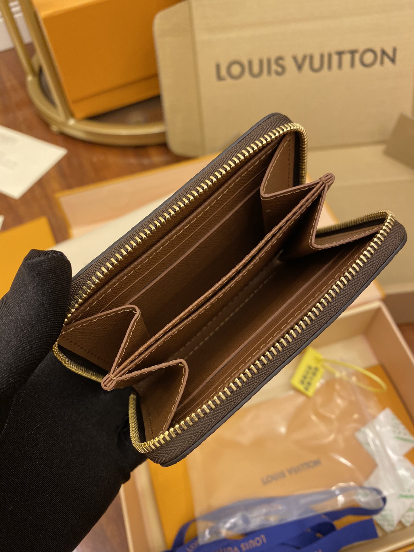 LV ZIPPY COIN WALLET M60067
