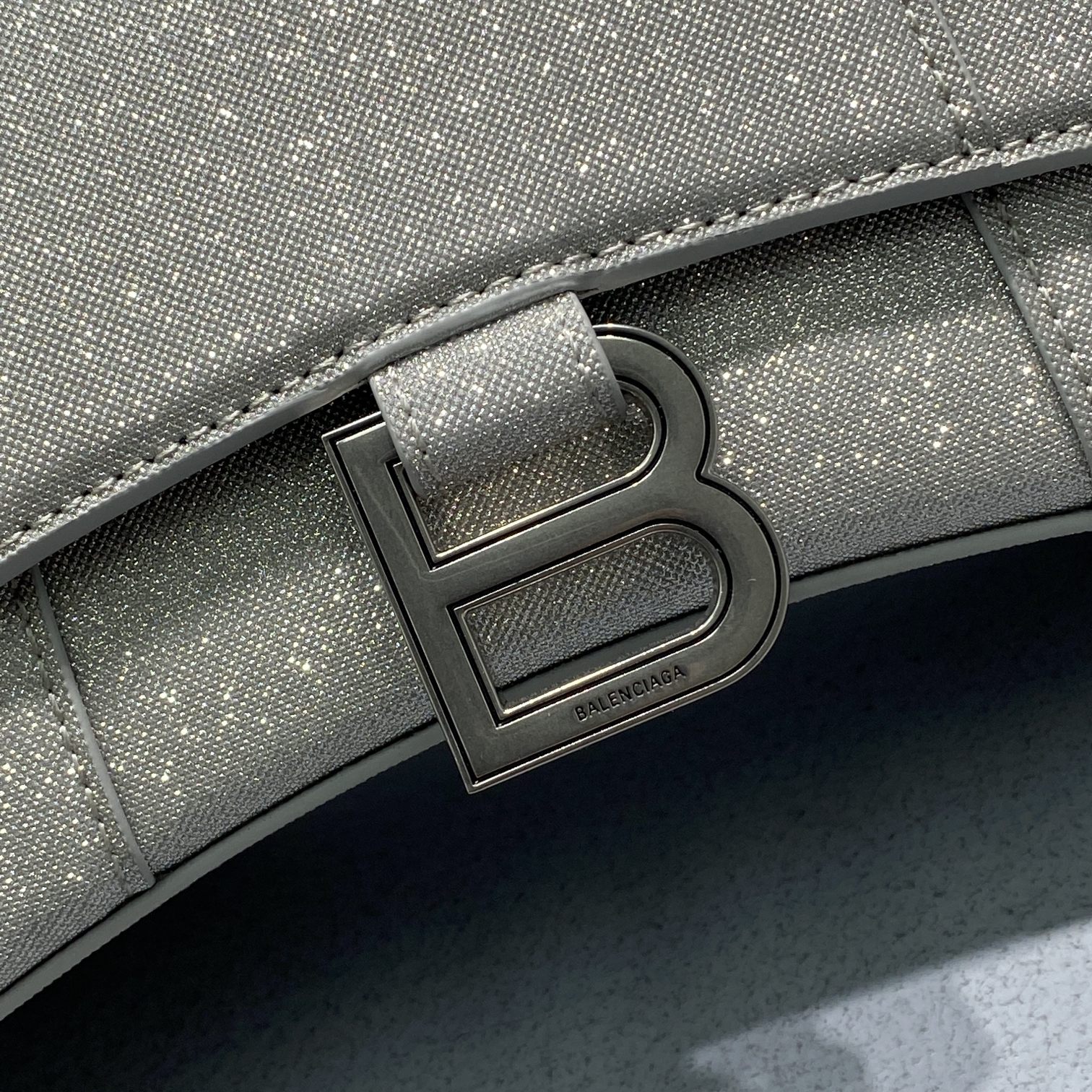 Ba1en*iaga Hourglass Bag 19cm 001