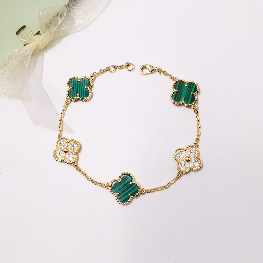 V*n Cl**f Arpels bracelet VB30 002
