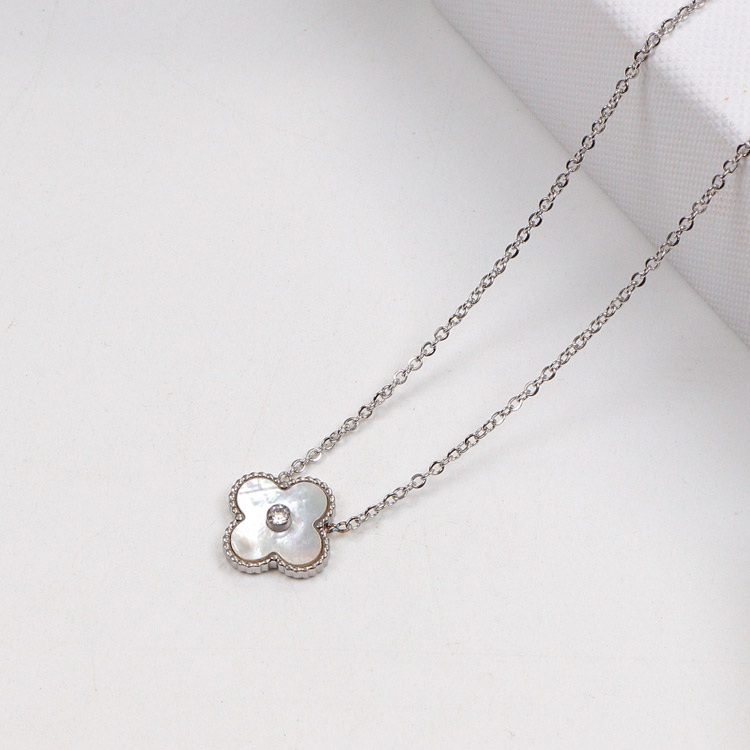V*n Cl**f Arpels necklace silver