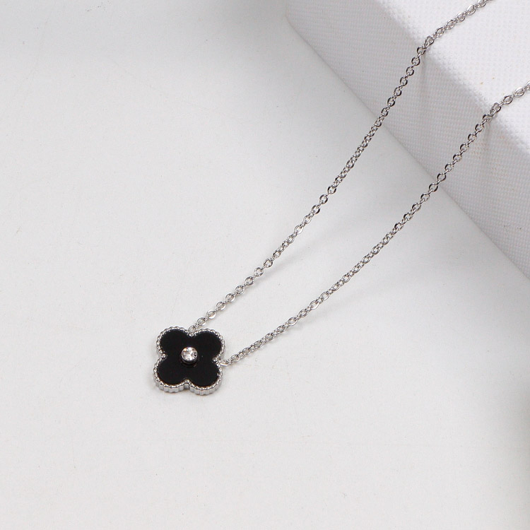 V*n Cl**f Arpels necklace silver