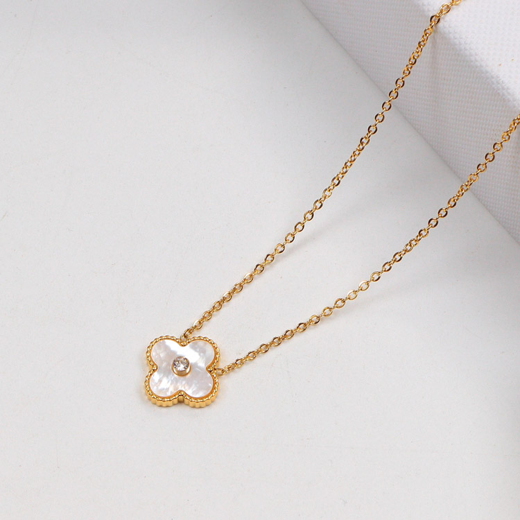 V*n Cl**f Arpels necklace gold
