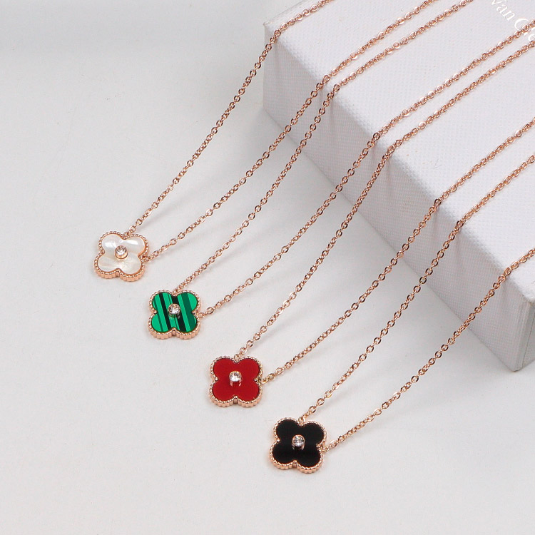 V*n Cl**f Arpels necklace rose