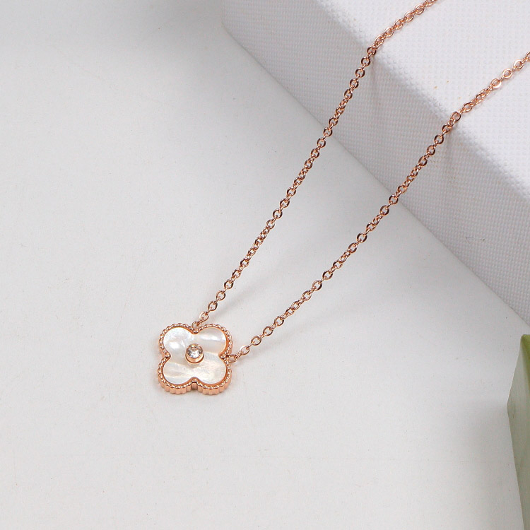 V*n Cl**f Arpels necklace rose