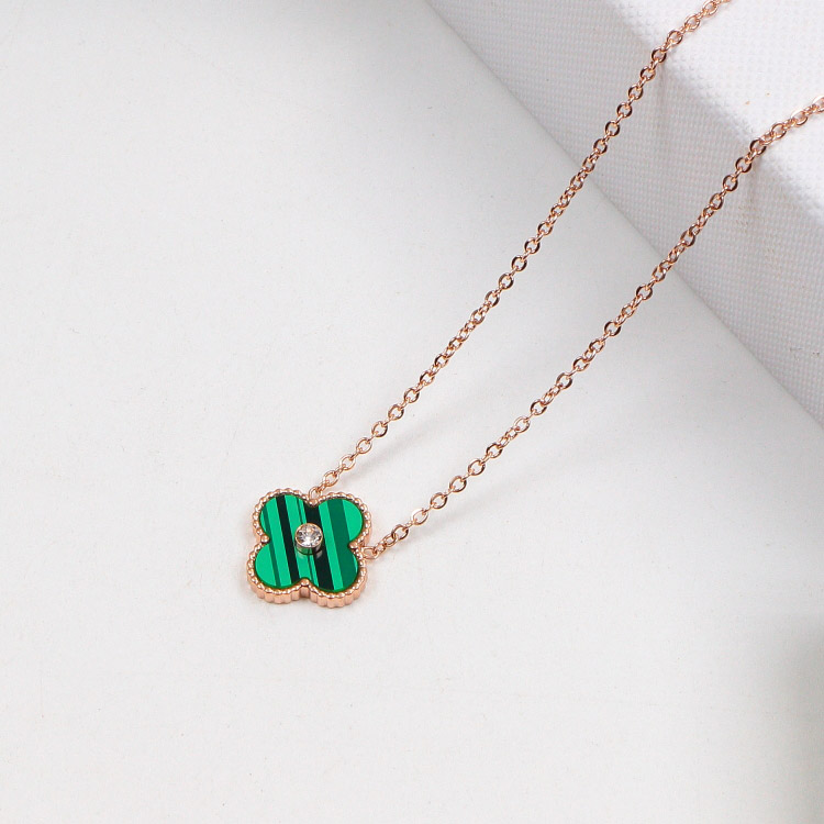 V*n Cl**f Arpels necklace rose