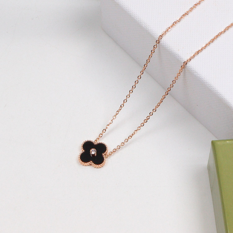 V*n Cl**f Arpels necklace rose