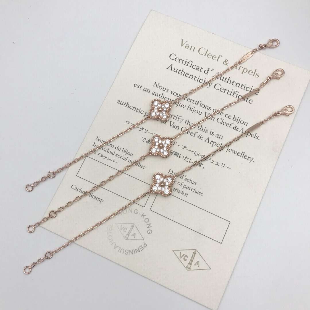 V*n Cl**f Arpels bracelet Rose VB34