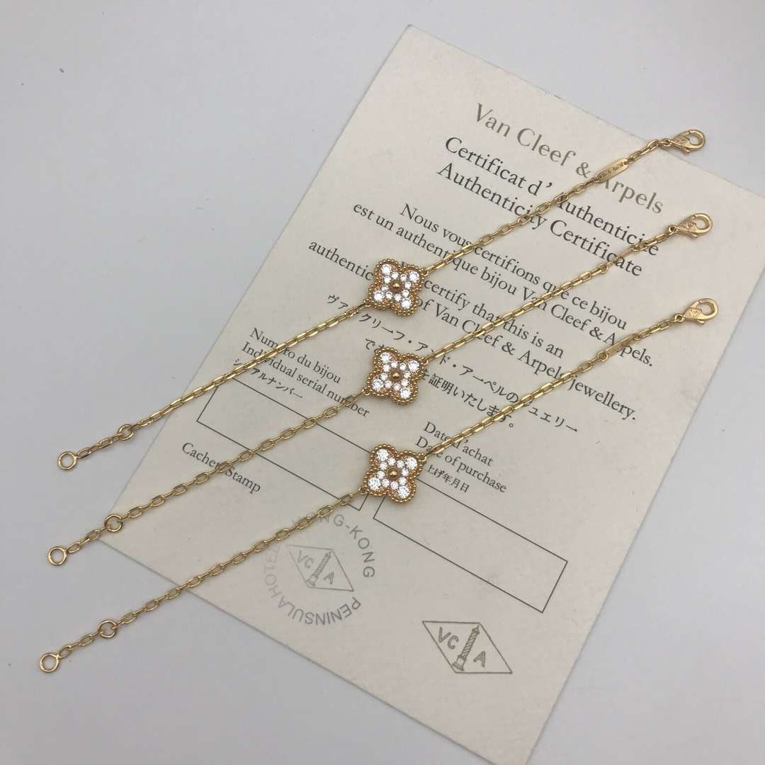 V*n Cl**f Arpels bracelet Gold VB34