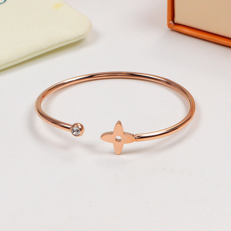 LV bracelet LB21