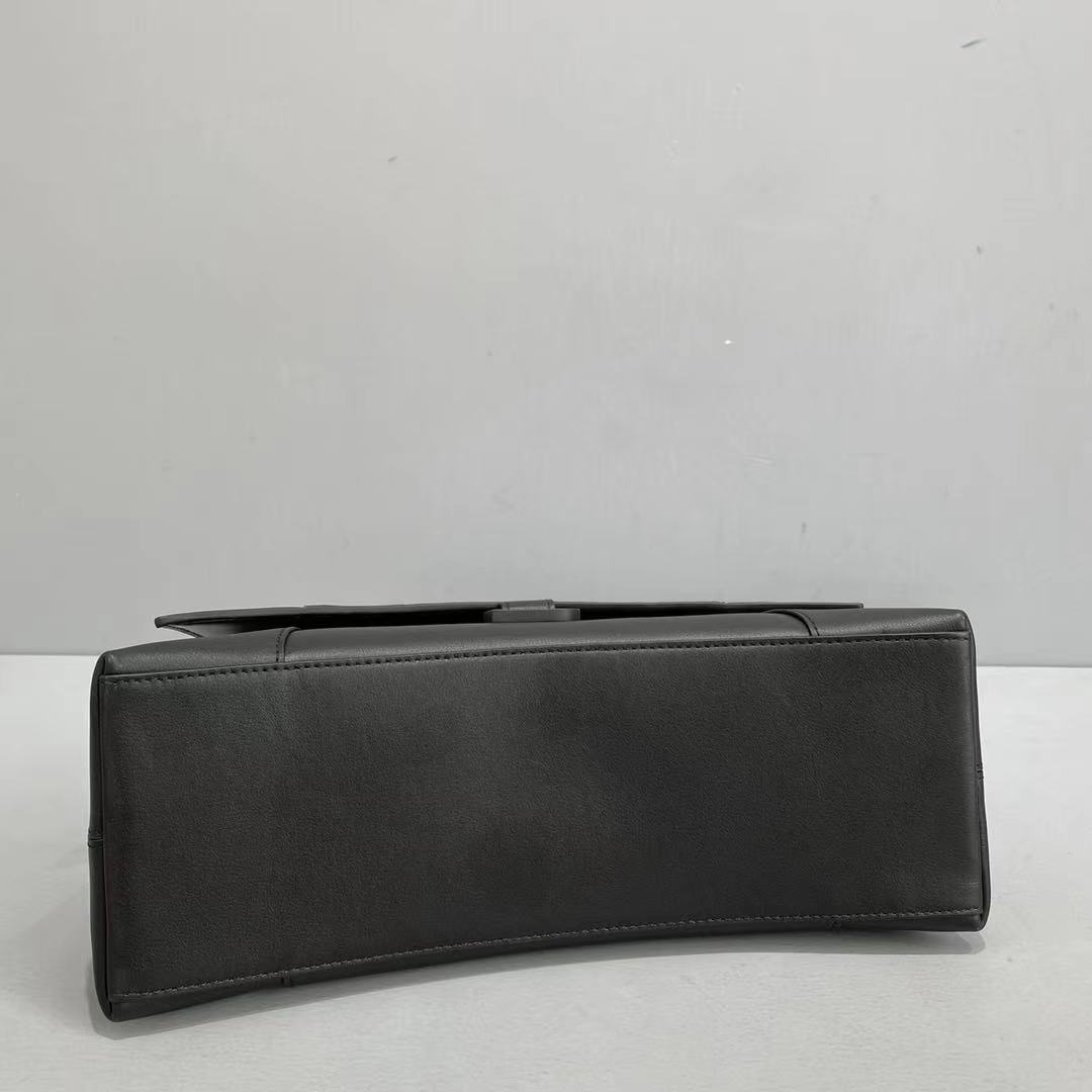 Ba1en*iaga Downtow Bag 32cm