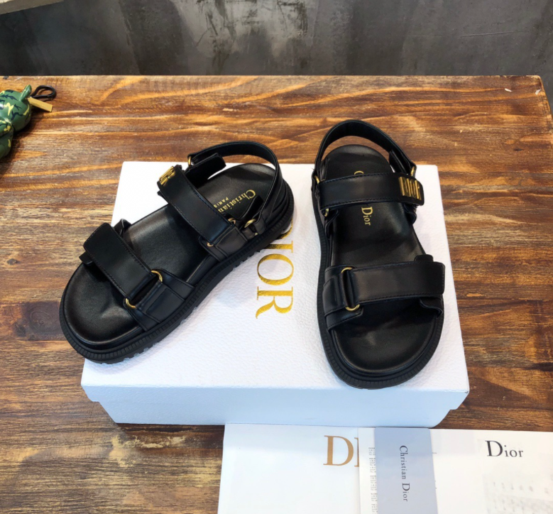 D10r sandals 001