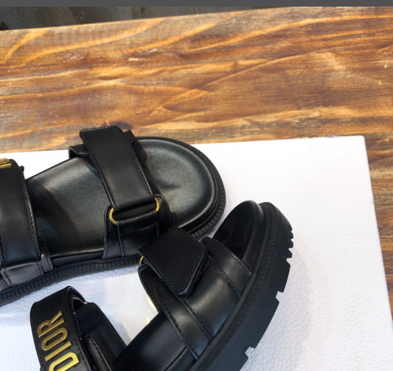 D10r sandals 001