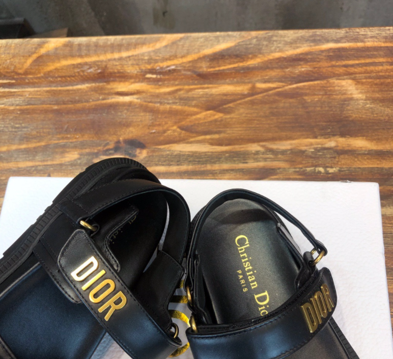 D10r sandals 001