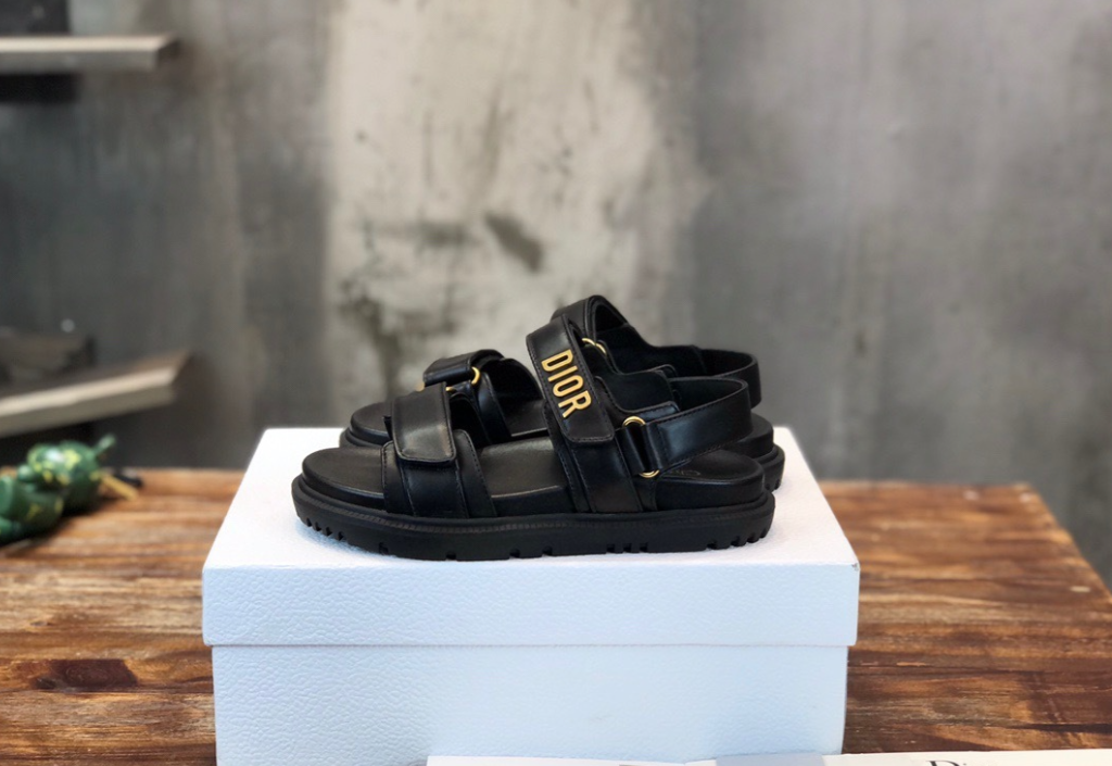D10r sandals 001