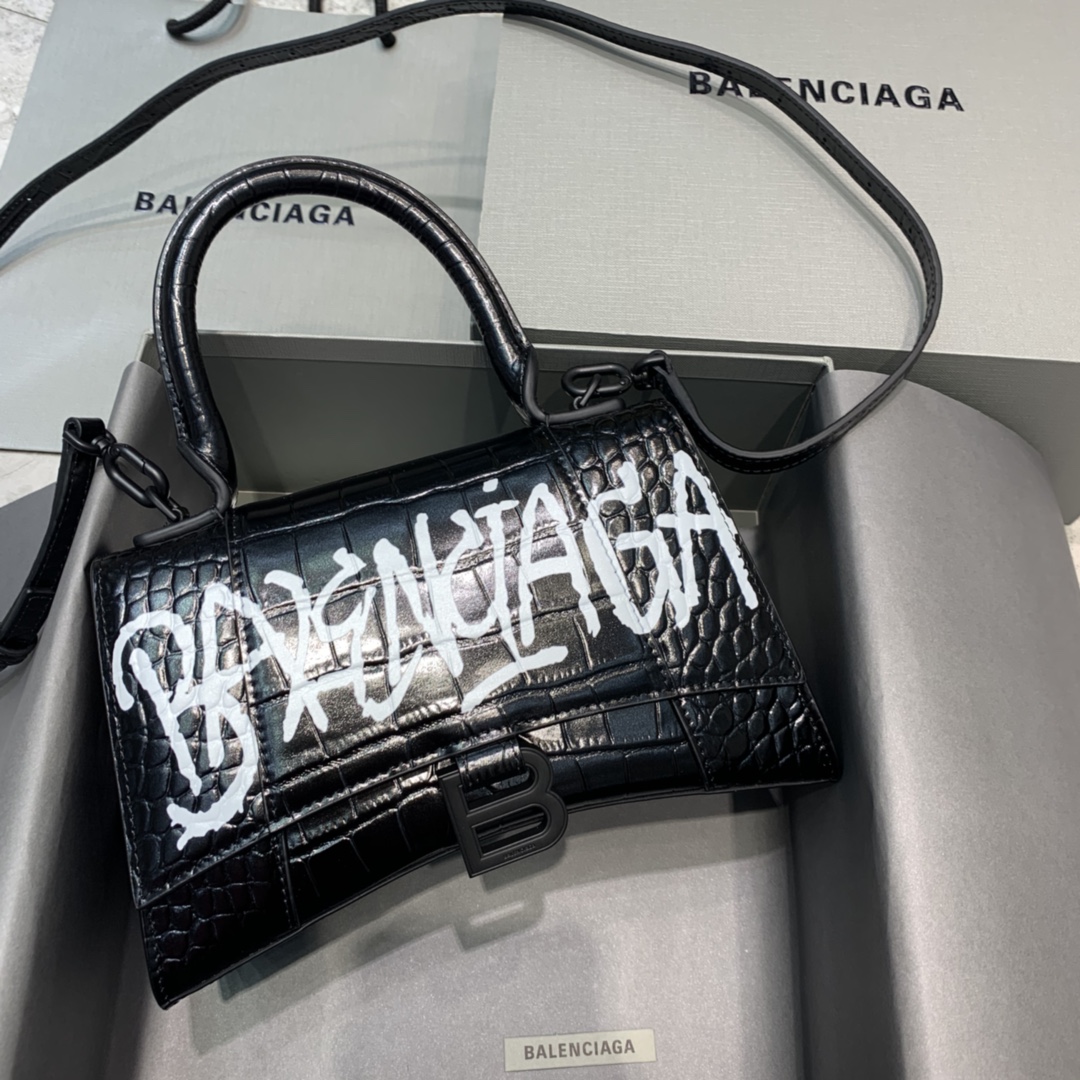 Ba1en*iaga Hourglass bag 23cm