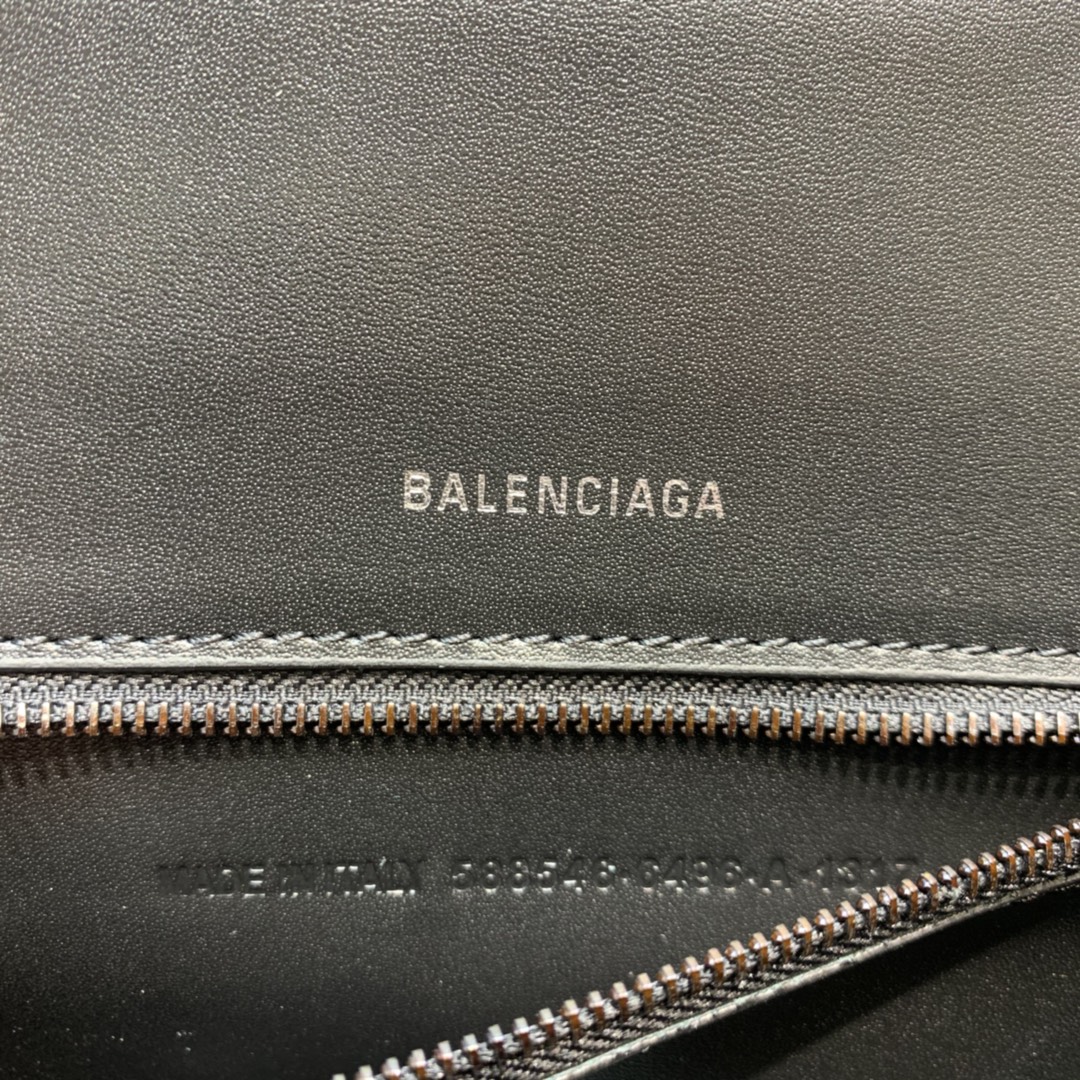 Ba1en*iaga Hourglass bag 23cm