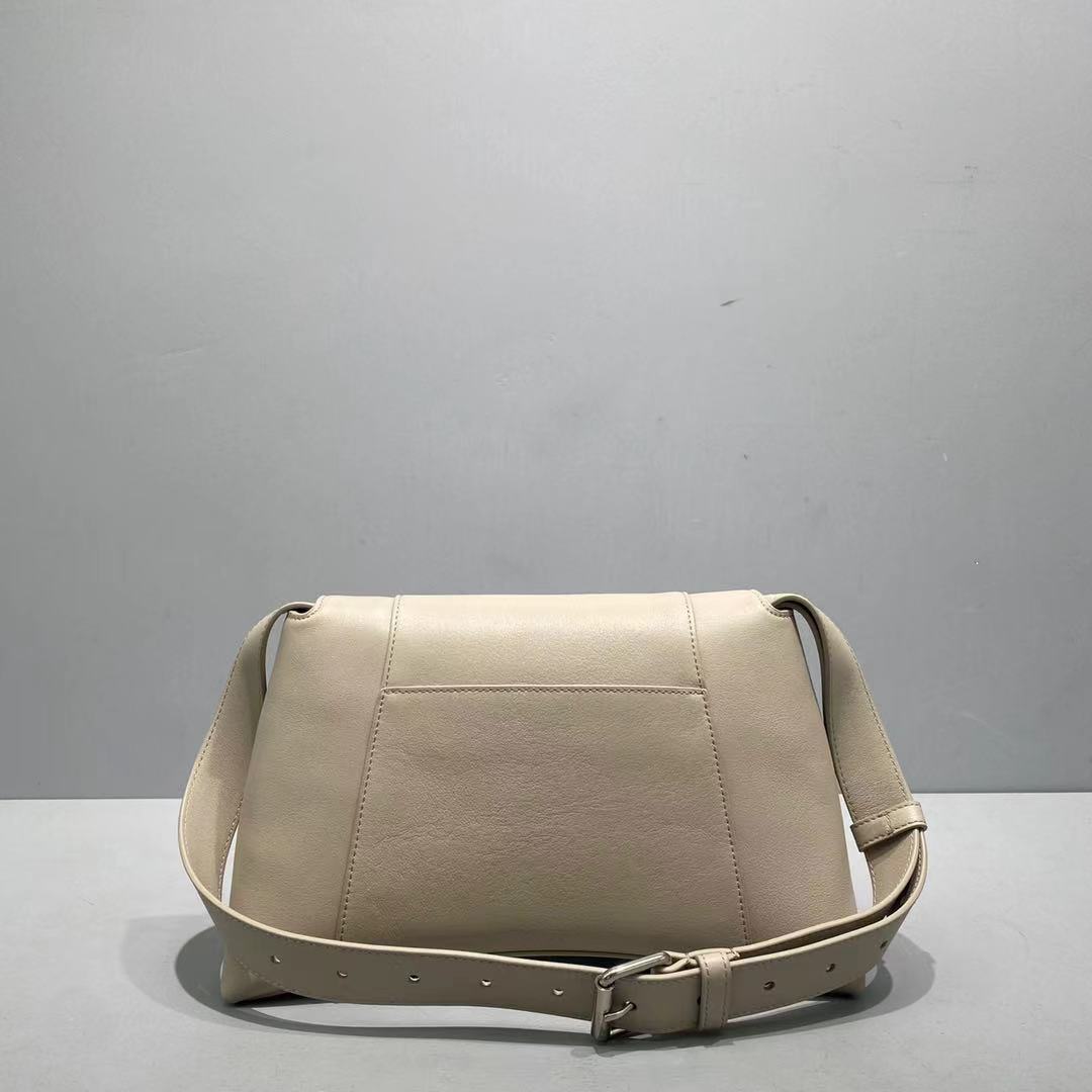 Ba1en*iaga Downtown Bag
