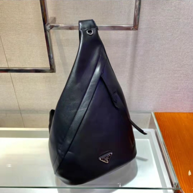 Pra*a Cross leather bag