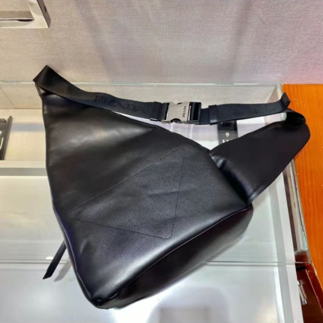 Pra*a Cross leather bag