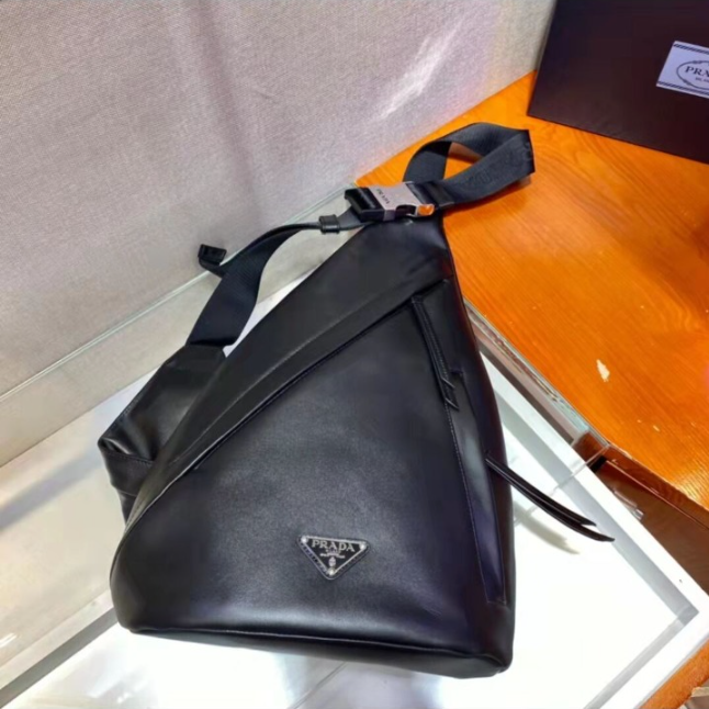 Pra*a Cross leather bag