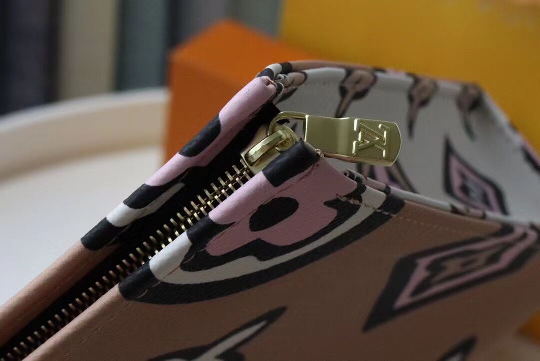LV Toiletry Pouch 26 Autres Toiles Monogram
