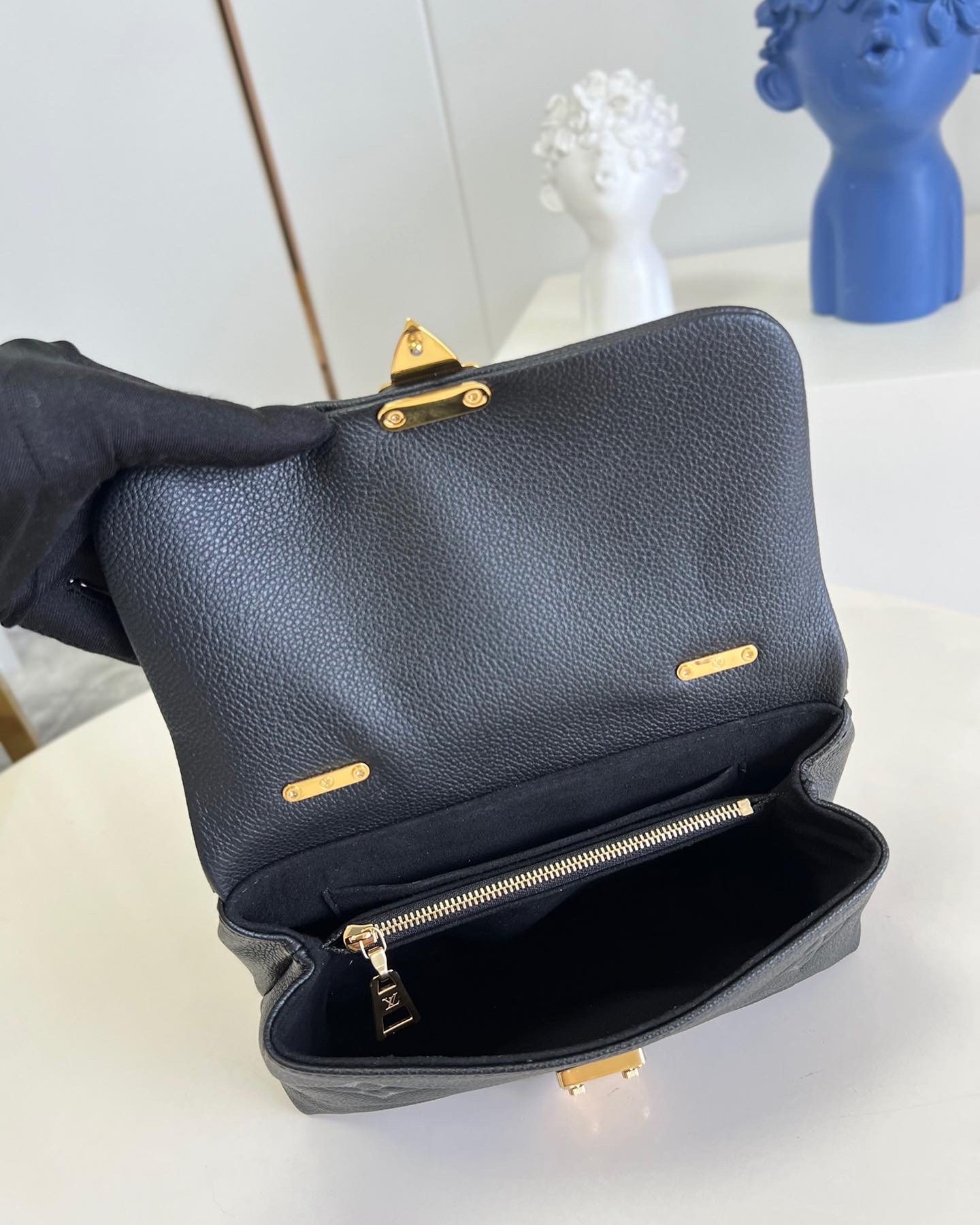 L0vis Vvtt0n Madeleine BB Monogrm Empreinte Bag M46010