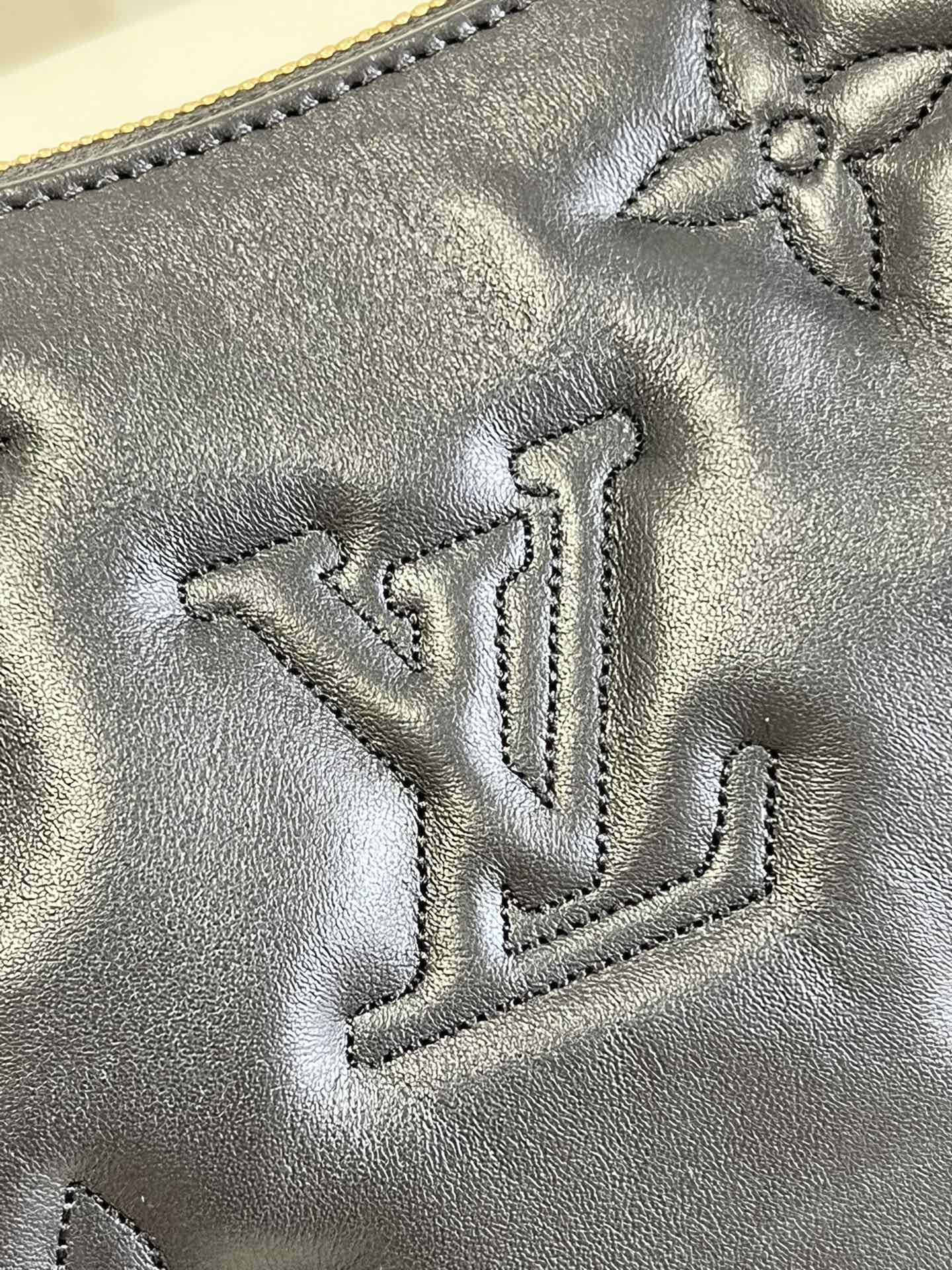 L0vis Vvtt0n Over The Moon bag