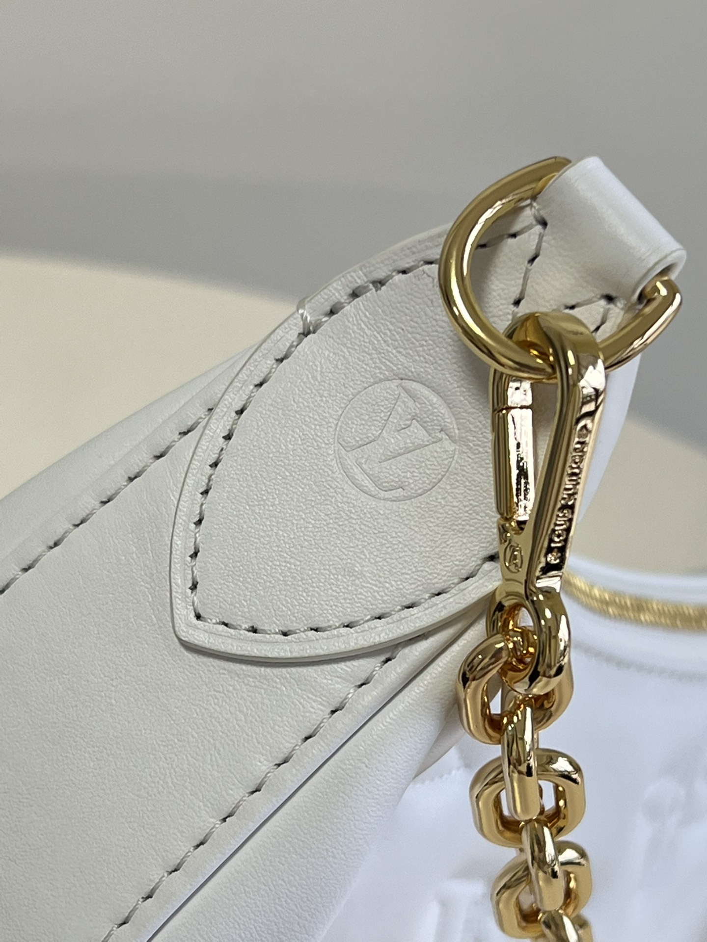 L0vis Vvtt0n Over The Moon bag White