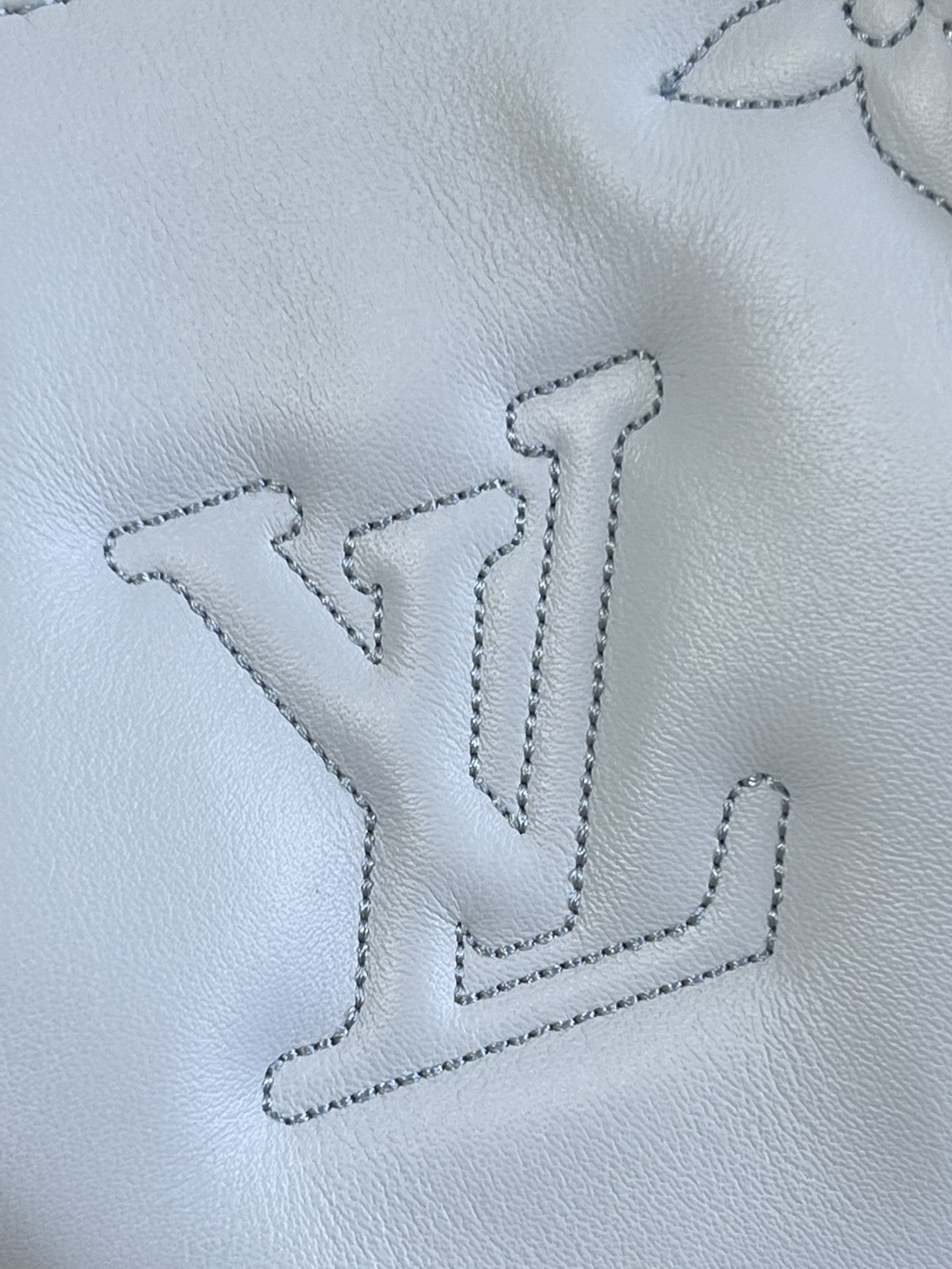 L0vis Vvtt0n Over The Moon bag M59825