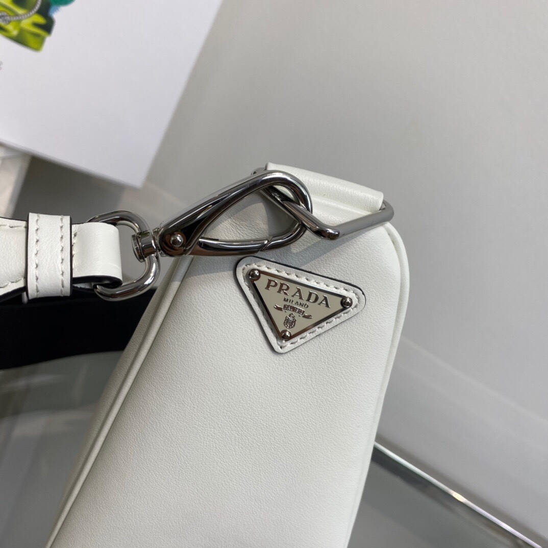 Pra*a Triangle leather shoulder bag white
