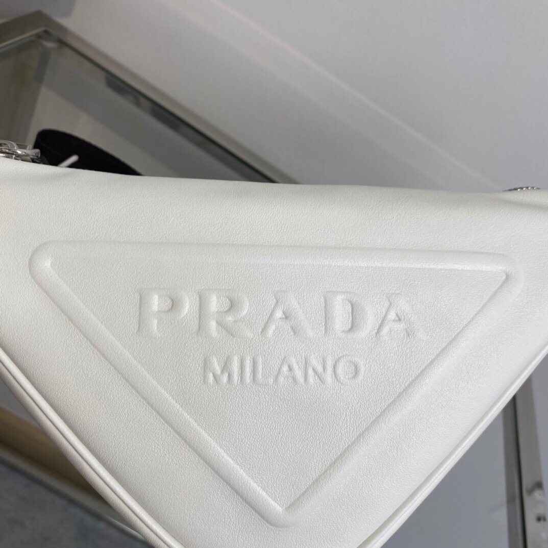 Pra*a Triangle leather shoulder bag white