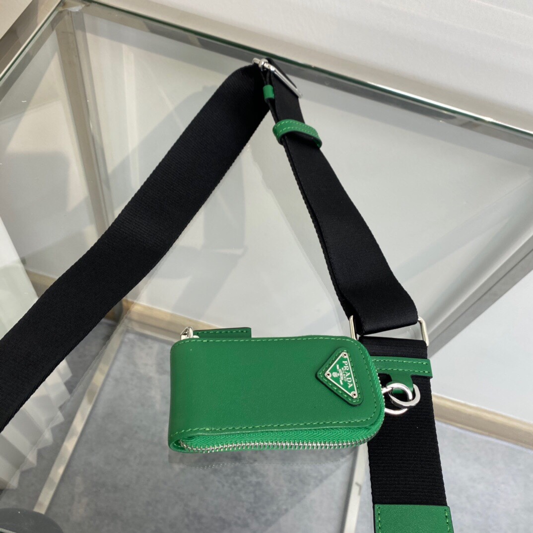 Pra*a Triangle leather shoulder bag green