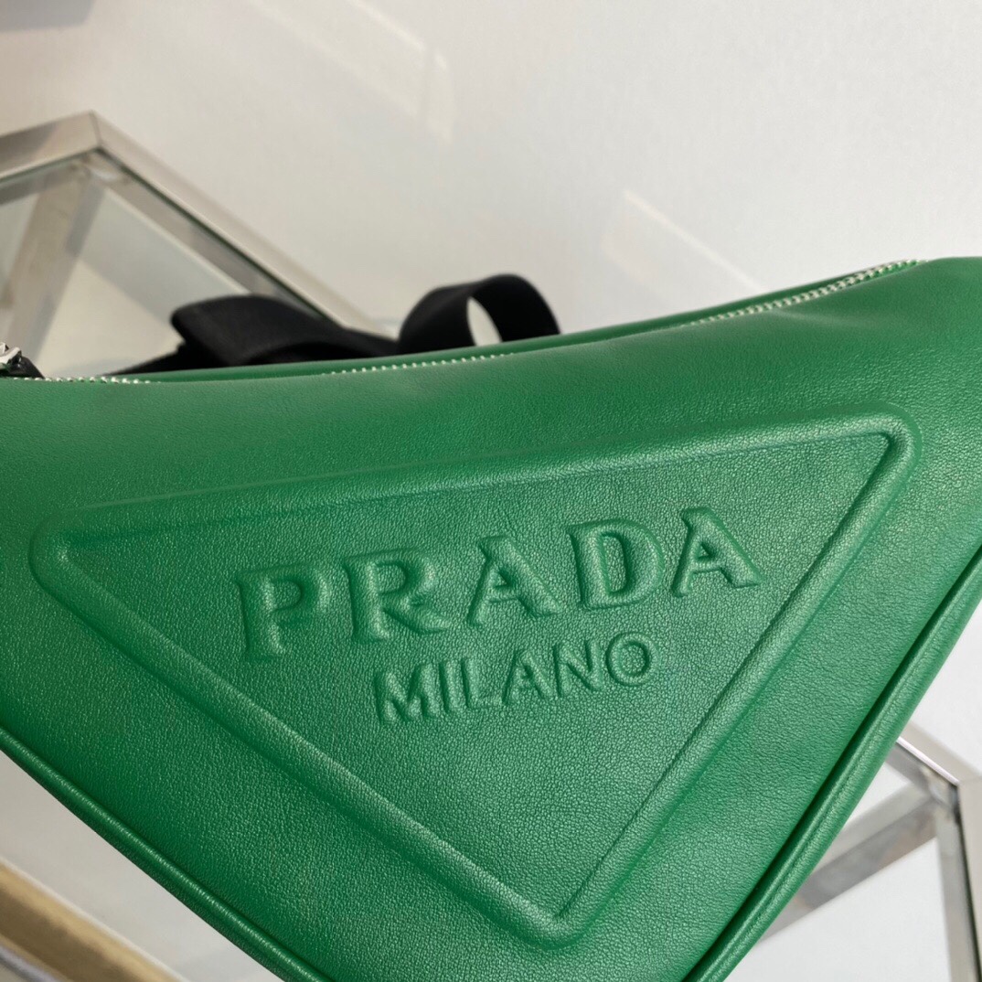 Pra*a Triangle leather shoulder bag green