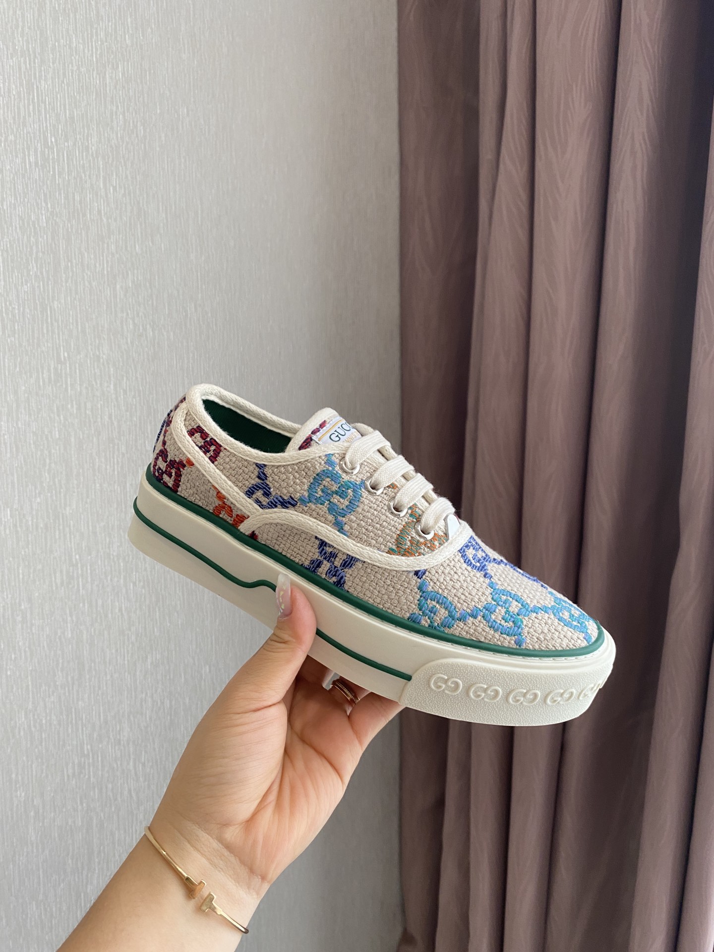 Gvc*1 Sneaker 001