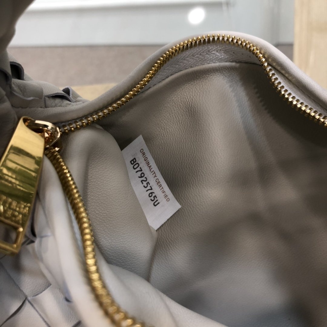 B0tt*ga Ven*ta bag white 23cm