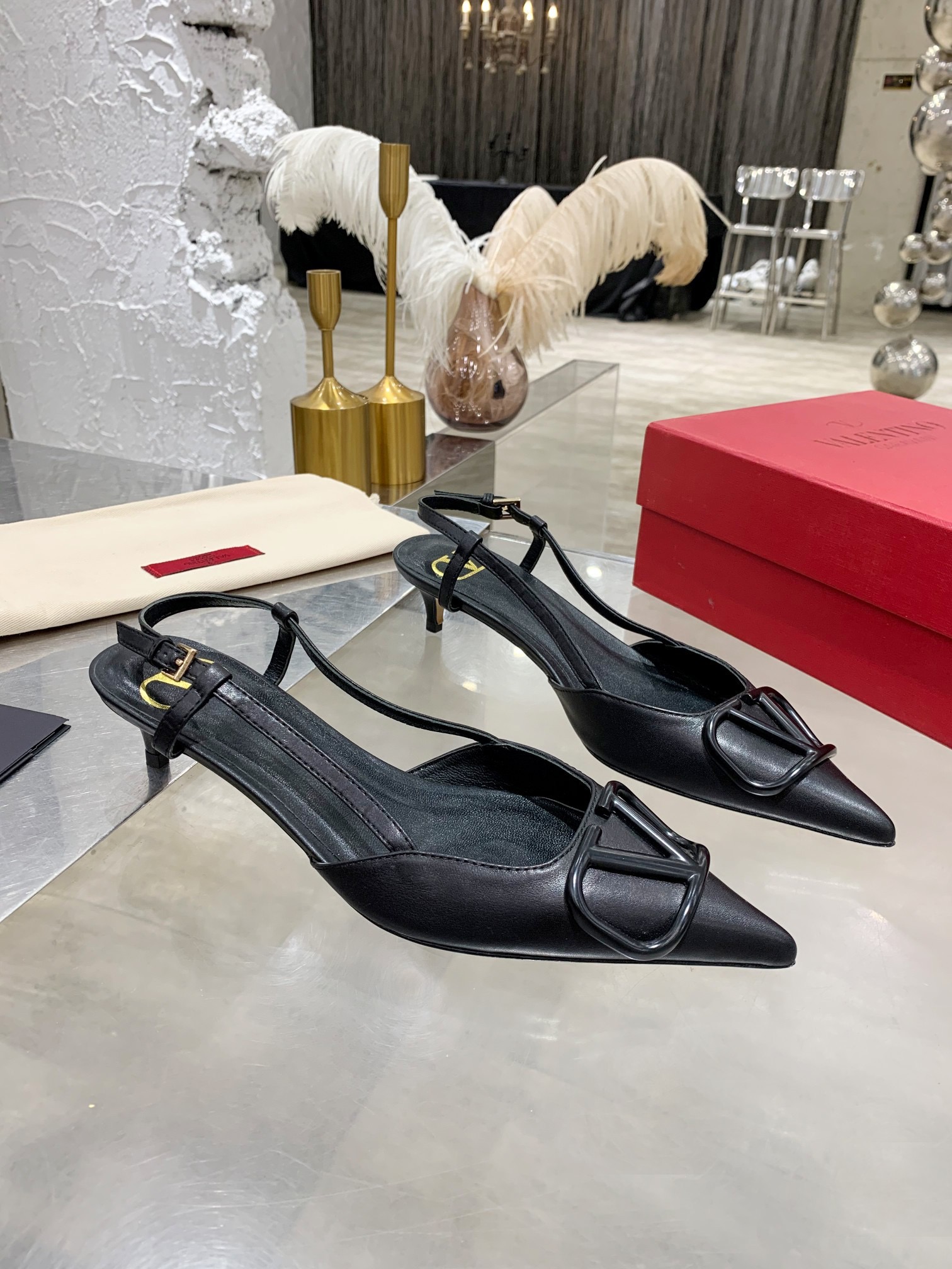 Va1e*ntin0 black heels