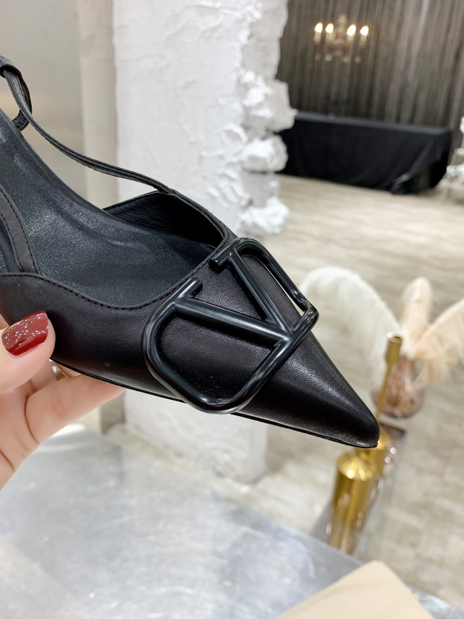 Va1e*ntin0 black heels
