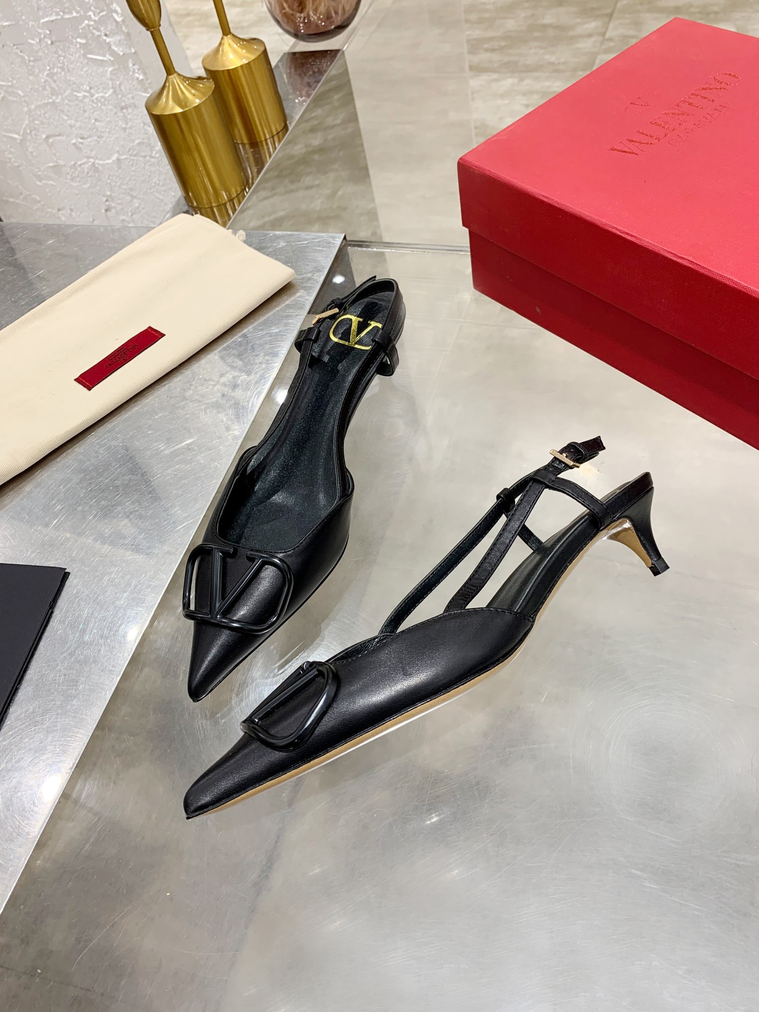 Va1e*ntin0 black heels