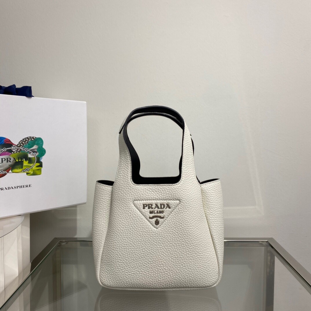 Pra*a Leather handbag