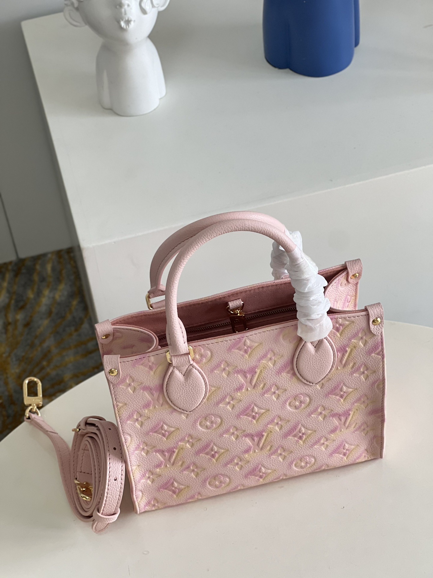 LV ONTHEGO PM BAG Pink M46168