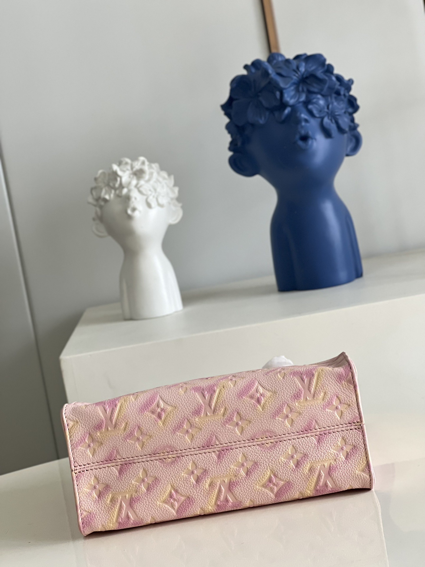 LV ONTHEGO PM BAG Pink M46168
