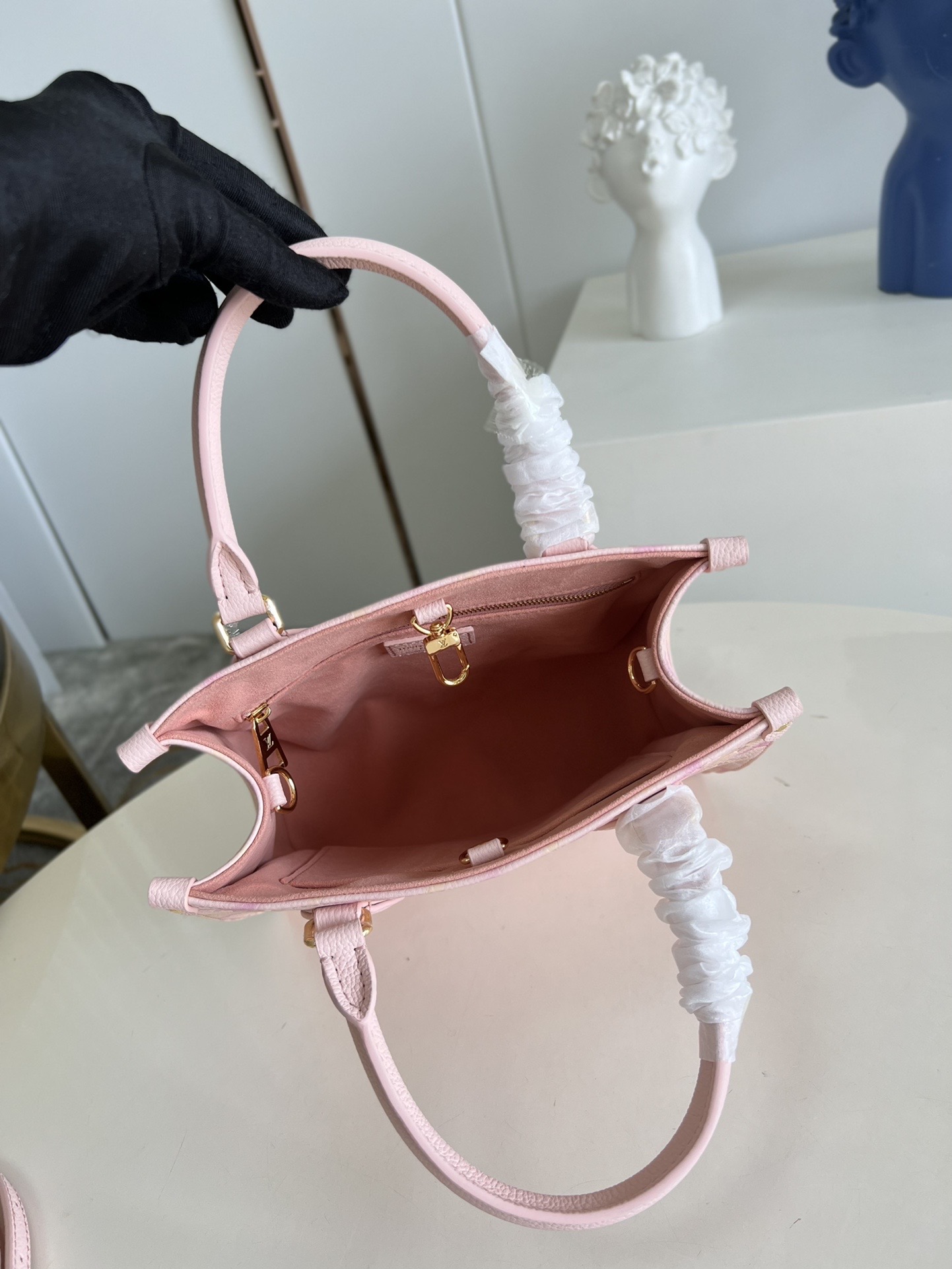 LV ONTHEGO PM BAG Pink M46168