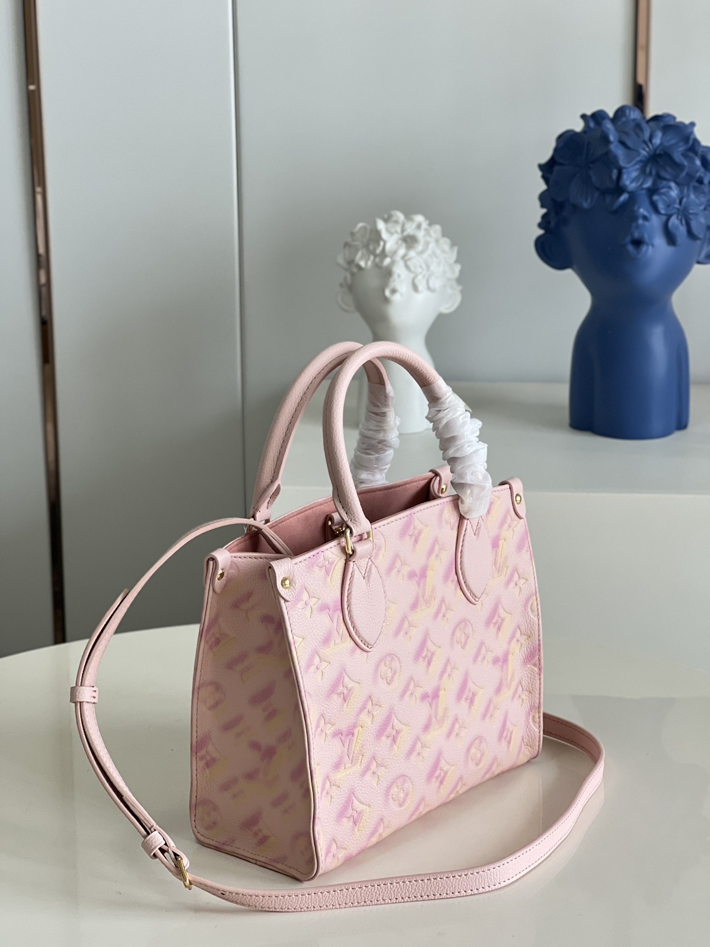 LV ONTHEGO PM BAG Pink M46168