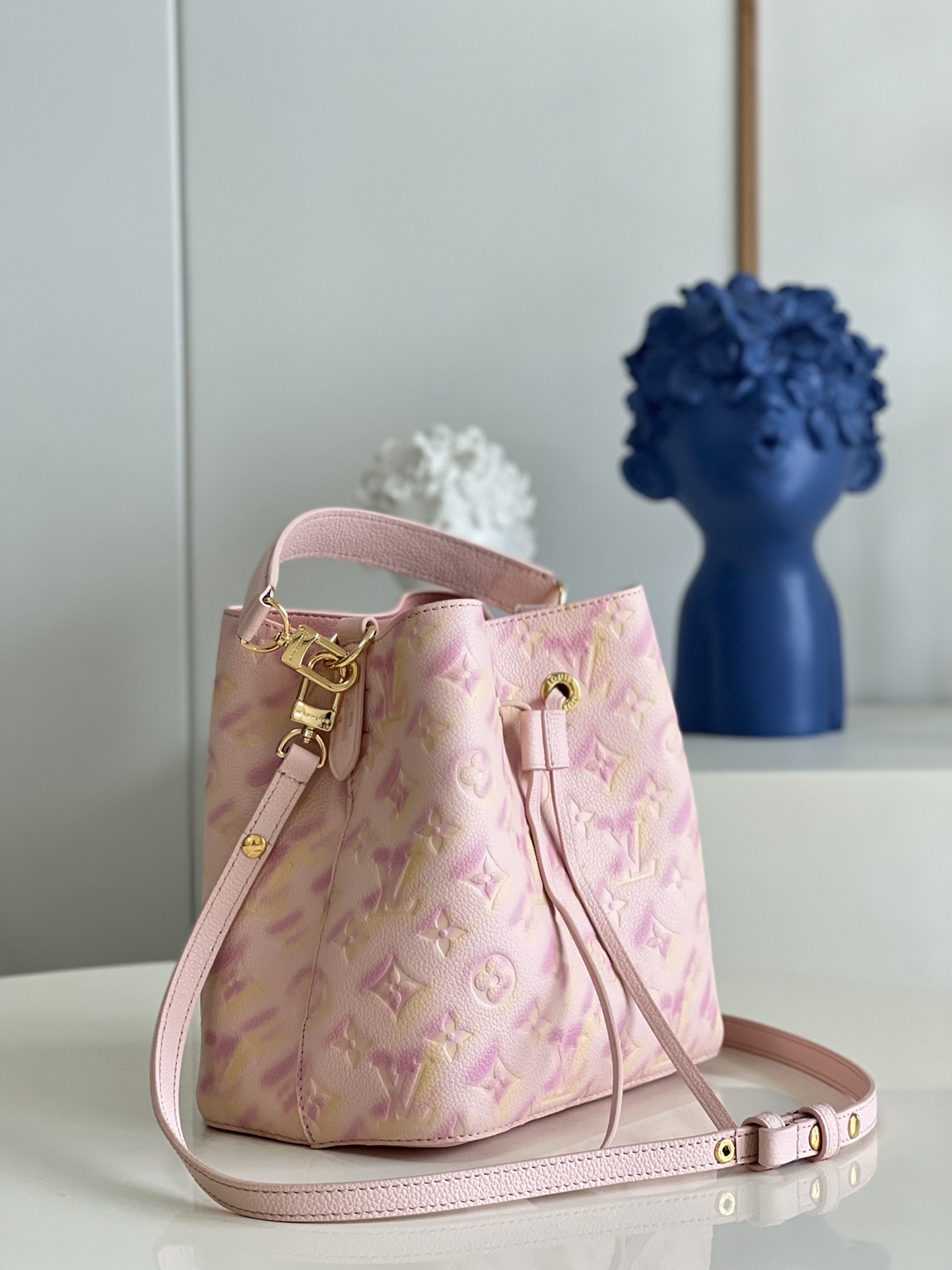 LV NÉONOÉ BB BUCKET BAG Pink M46174